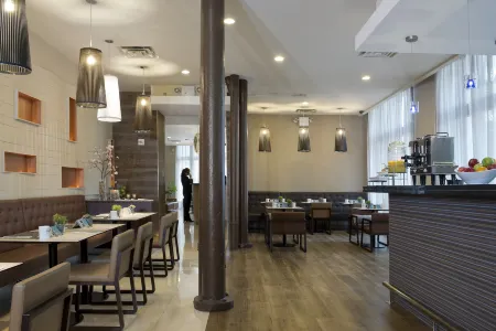 Eurostars Wall Street Отели рядом с достопримечательностью «St Elizabeth Ann Seton Shrine»