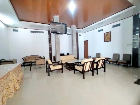 RedDoorz Syariah Near Alun Alun Temanggung Отели в г. Kranggan