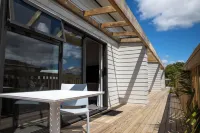 Peninsula Motel - Beach