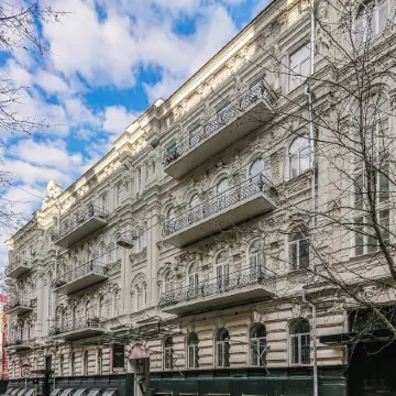Globe Runner Hotel & Hostel Отели рядом с достопримечательностью «Андреевская церковь»