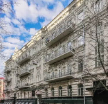 Globe Runner Hotel & Hostel