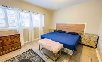 The Stone Castle - with Private Yard & Parking, Near Falls & Casino by Niagara Hospitality