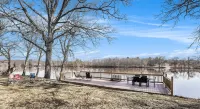 River’s Edge Retreat Cozy Waterfront Getaway - Waterfront for your city stay! Hotel a Plainfield charter Township