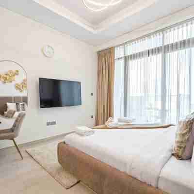 居心地の良いバルコニーと屋外プール付きの素敵なスタジオ Rooms