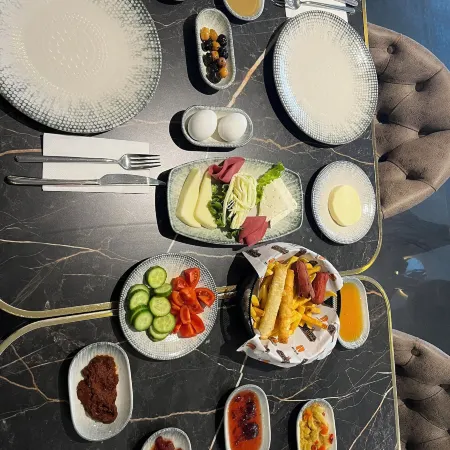 Midis Otel
