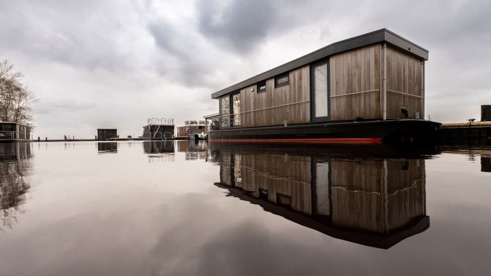 Houseboat in Offingawier with Sea View