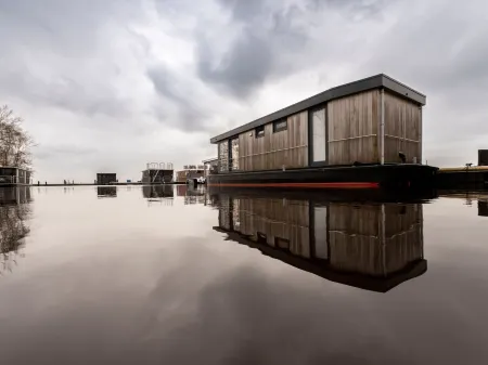 Houseboat in Offingawier with Sea View