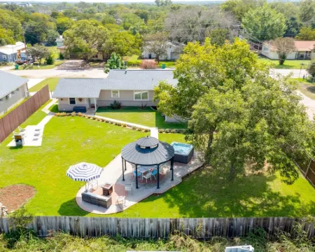 8ベッド 4バス ニアバイ プール ブランコ ワイン トレイル タウン スクエア ブランコのホテル