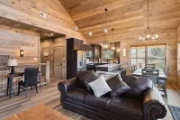 Little Bear Lodge 3 Bedroom Cabin by RedAwning Hotels in Sevier County