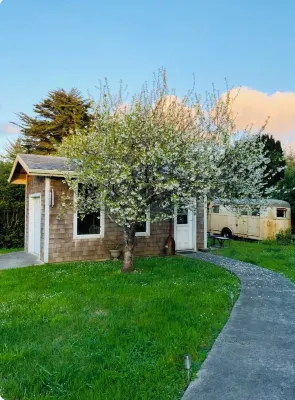 Bandon Beach Town Beauty!  Close to Old Town, Bandon Beach & Bandon Dunes Golf! Hotels near Circles In The Sand
