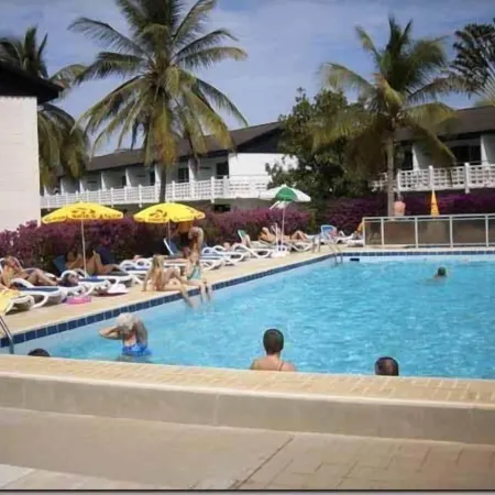 Bungalow Beach Hotel