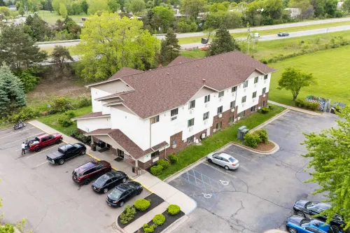 Super Inn by OYO Lansing MI