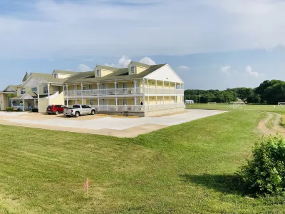 Honeysuckle Inn Hotels in Goldsberry Township