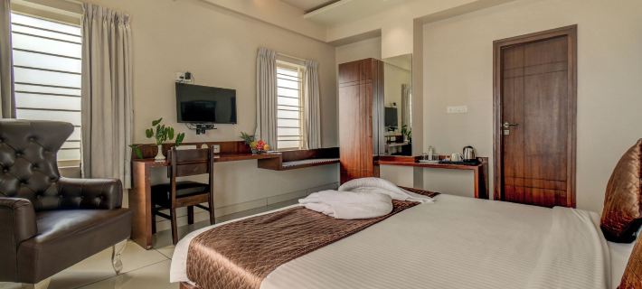 Hotel J N Stay Hotels in Майсор