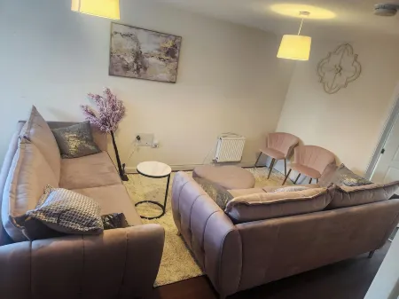 1 Bed - Sleeps 4 - Wolverhampton City Centre Отели рядом с достопримечательностью «Университет Уольверхэмптон»