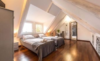 Large Holiday Villa with Garden, 6 Bedrooms