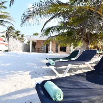 Arena y Mar Beachfront House, El Cuyo by the Spot Rentals