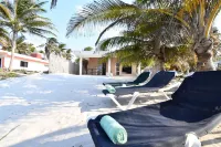 Arena y Mar Beachfront House, El Cuyo by the Spot Rentals