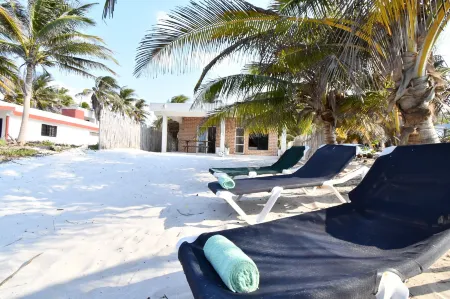 Arena y Mar Beachfront House, El Cuyo by the Spot Rentals