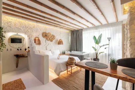 Marabou Unique Stay Отели рядом с достопримечательностью «Monastery of Agia Theodora»