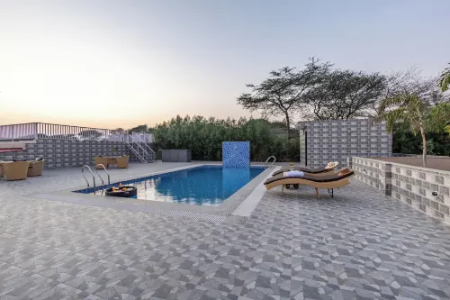 ELIVAAS 5 BHK With Pvt Pool & Garden - Zenora