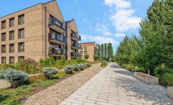 Lion Apartments - Front Park