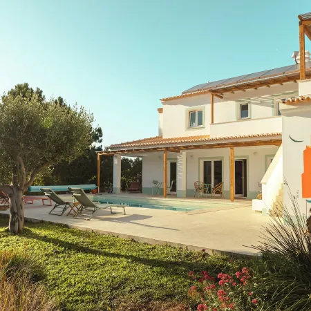 Birds of Paradise - Boutique Surf Lodge