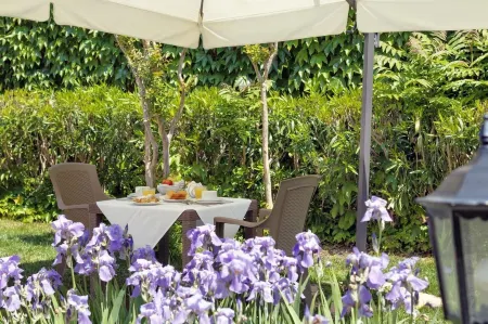 Hotel Tre Archi Отели рядом с достопримечательностью «Палаццо Лабиа»