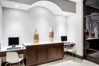 Days Inn & Suites by Wyndham Orlando Airport