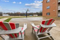 Spacious Apartment with Fitness Center and Balcony - Inviting Modern Retreat Hotels in Ontario