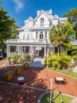 Deluxe Queen & Pet Friendly - Curry Mansion Inn