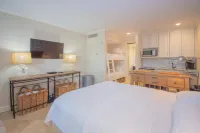 Charming Condo with Tennis Courts and Fitness Center - Delightful Escape Hotels in Fripp Island