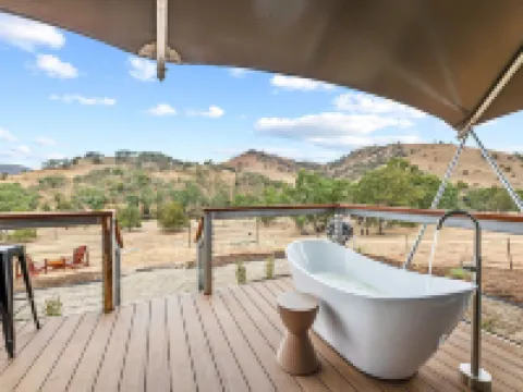 Jarabin Hotels in Yass