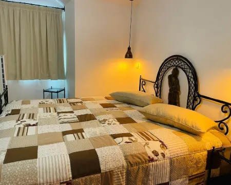 カサ グアルディオン シャベシュのホテル