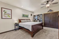 Hot tub, Mnt. Views, A/C, Downtown -  Eco Chalet!