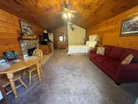 Castaway ROMANTIC Log Cabin in the woods. Hot Tub & Wood Burning Fire Place.