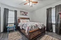 Charming 3-bedroom ranch house with WiFi, AC in amazing Valley View Jonesboro