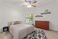 Gorgeous House on Golf Course with AC, WiFi, High Ceilings, Big Windows Hotels in Atascocita