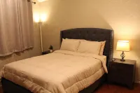 Charming Spanish Home in the Heart of Brownsville 布朗斯維爾住宿飯店