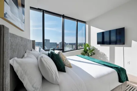 Penthouse views of NYC - Free Parking - BOOK NOW