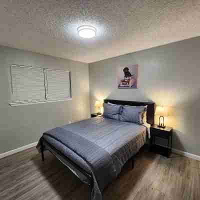 Spacious Townhome in El Paso East Rooms