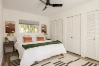 The Glenn; Mid-century home with hot tub, fire pit, bicycles & more