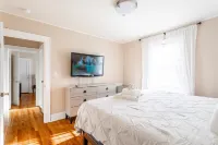 The B&W Haven: Stylish 3BR Escape with Private Office by LI Ferry Hotels in Bridgeport
