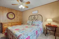 Surrounded by Pine Trees / Wildlife / Peaceful / Nearby Hikes