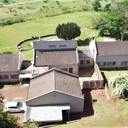 Crest Farm - Self-Catering 2-Bedroom, Wi-fi, Views, Swiming Pool
