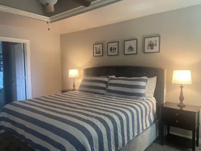 Spacious new 4-bedroom house with jetted tub, large backyard and outdoor TV