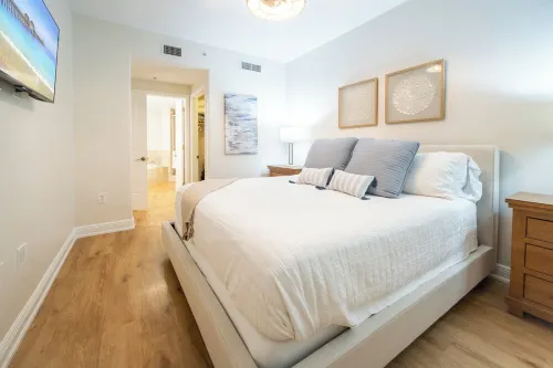 Newly Updated Luxury Condo at Naples Bay Resort - Pools, Spa, Lazy River & More!