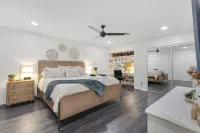 The Wren 3 BD luxury retreat w. free heated pool Hotel berhampiran University of Advancing Technology