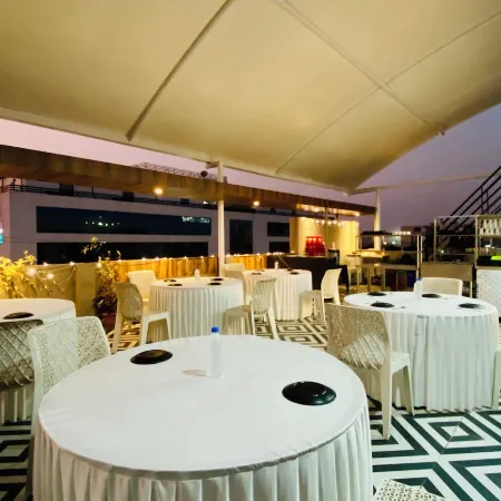 Hotel Pravasa Stay, Dewas Naka