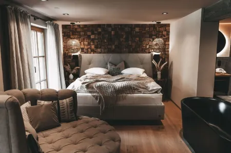 Jufenalm Boho & Wellnesshotel Отели в г. Динтен